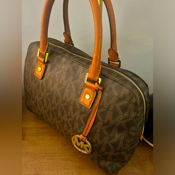 Michael Kors Jetset Large Satchel - Picture 4 of 13